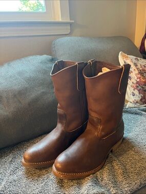 New Red Wing boots 1155 -E2 NWOT Sz 9 1/2